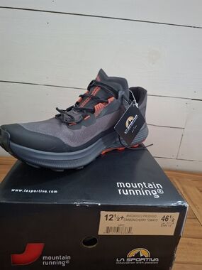 La Sportiva Men’s Carbon/Cherry Mountain Running Shoe